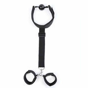 Set BDSM ball-gag nera con polsiere collegate e collare imbottito