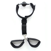 Set completo ball-gag nera con polsiere e protezione sfera