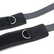 Due polsiere nere parallele con interno imbottito e chiusura velcro