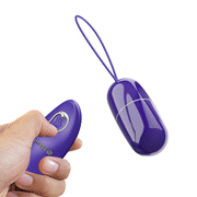 Ovulo vibrante wireless viola acceso con cinghia e telecomando a pulsante ondulato