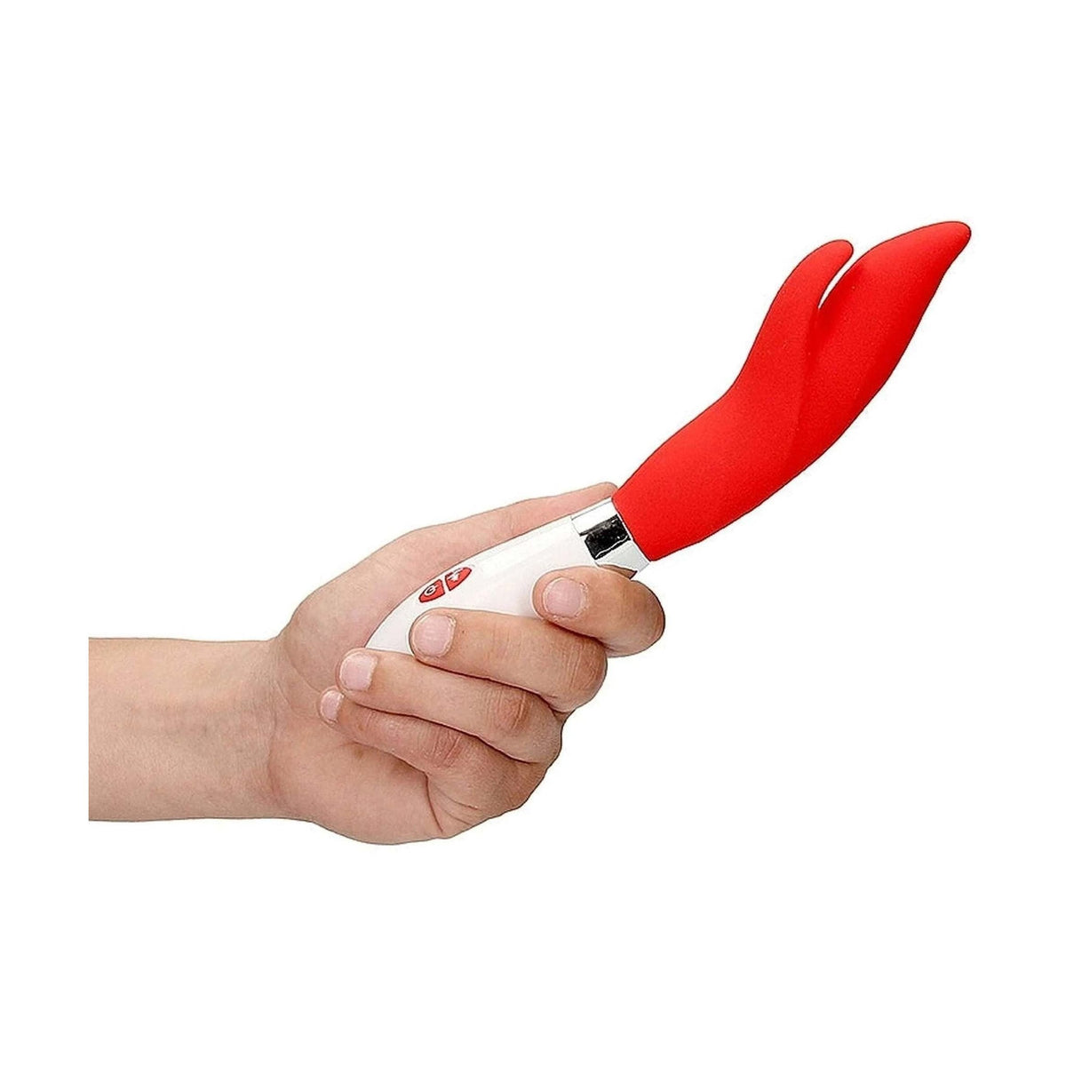 Vibratore rabbit rosso tenuto in mano materiale flessibile con logo sul manico bianco