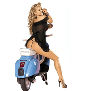 Babydoll nero trasparente con spalle scoperte, scollo a cuore e orlo a rouches in pizzo