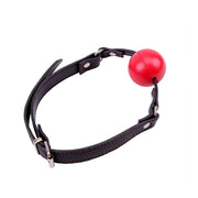 Ball gag rossa con cinturino in similpelle regolabile e cuciture rosse