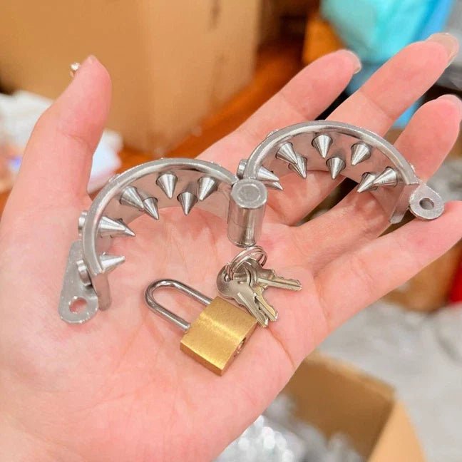 Ballstretcher in Acciaio con Spikes Interni e Chiusura