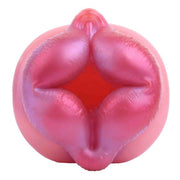 Toy vibrante sferico in silicone rosa viola con labbra stilizzate e texture