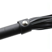 Giunzione frange manico flogger pelle con borchia metallica