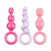 Set di tre plug anali pastello Satisfyer Booty Call, colori rosa acceso, viola chiaro e rosa pallido con base anulare