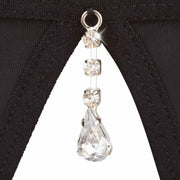 Dettaglio strass a goccia su reggicalze nero lingerie