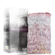 Dildo Camellia in silicone liquido accanto alla confezione Extreme Experience viola