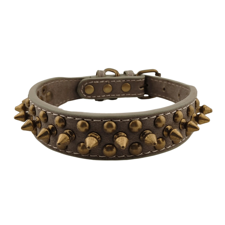 Collare Grigio Terra con Borchie Dorate Effetto Vintage