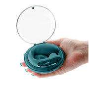 Mano tiene astuccio turchese vibratore rabbit Desire Euphoria forma curva