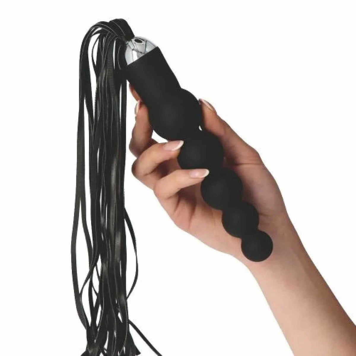 Mano femminile impugna dildo anal Globo Nero Dark Side mostrando dimensioni e texture