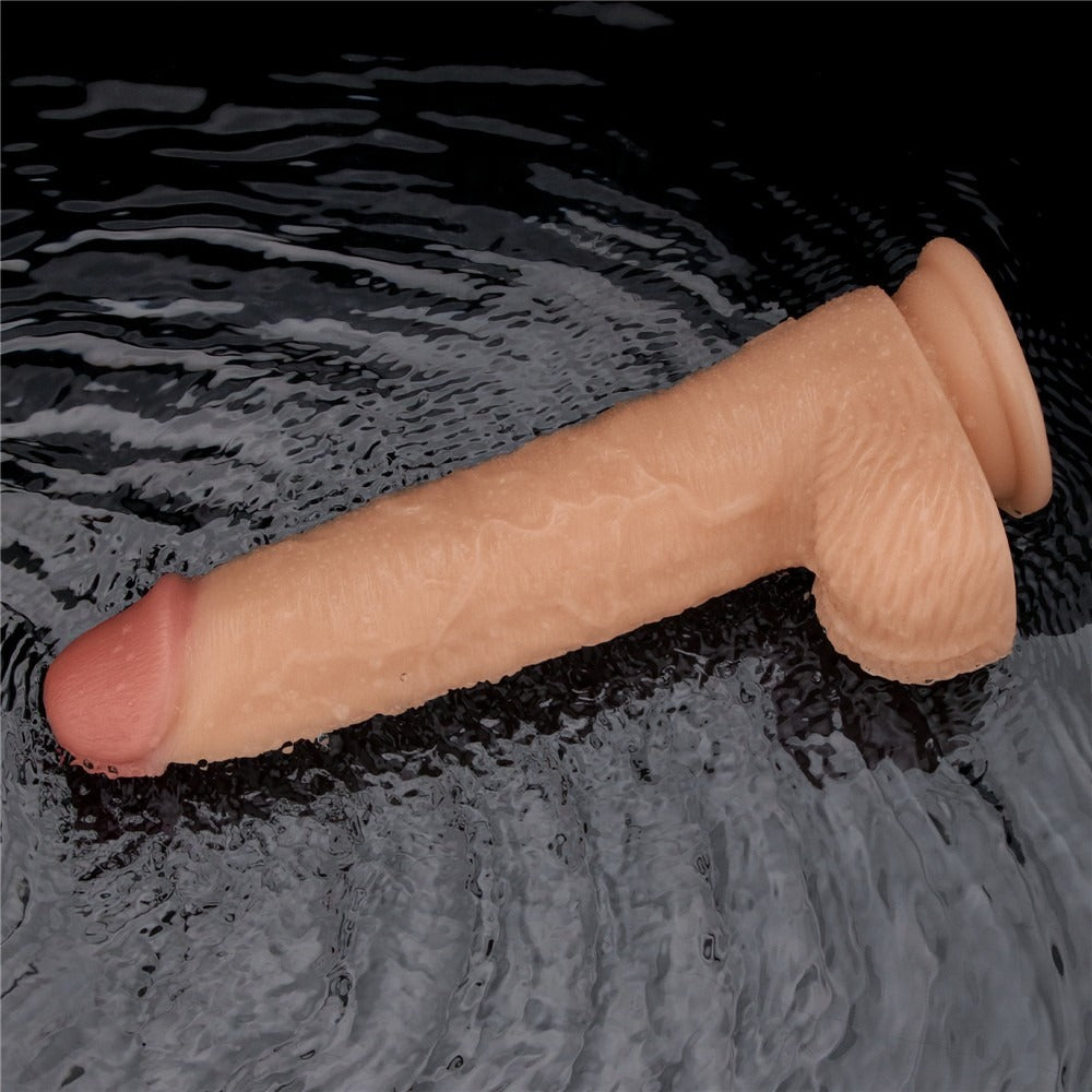 Dildo vibrante realistico immerso nell'acqua per uso bagnato