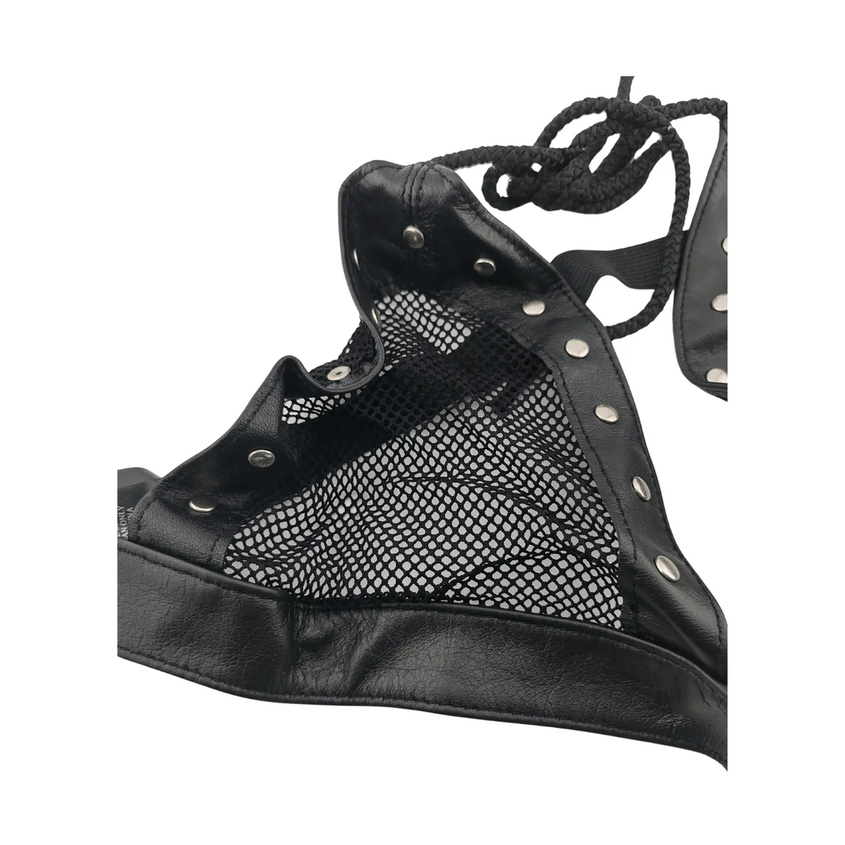 Intimo nero a rete Made in Italy con cuciture precise, borchie e cinghie intrecciate