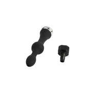 Plug anale nero in silicone con diametro graduale e anello cromato, accessorio doccia incluso