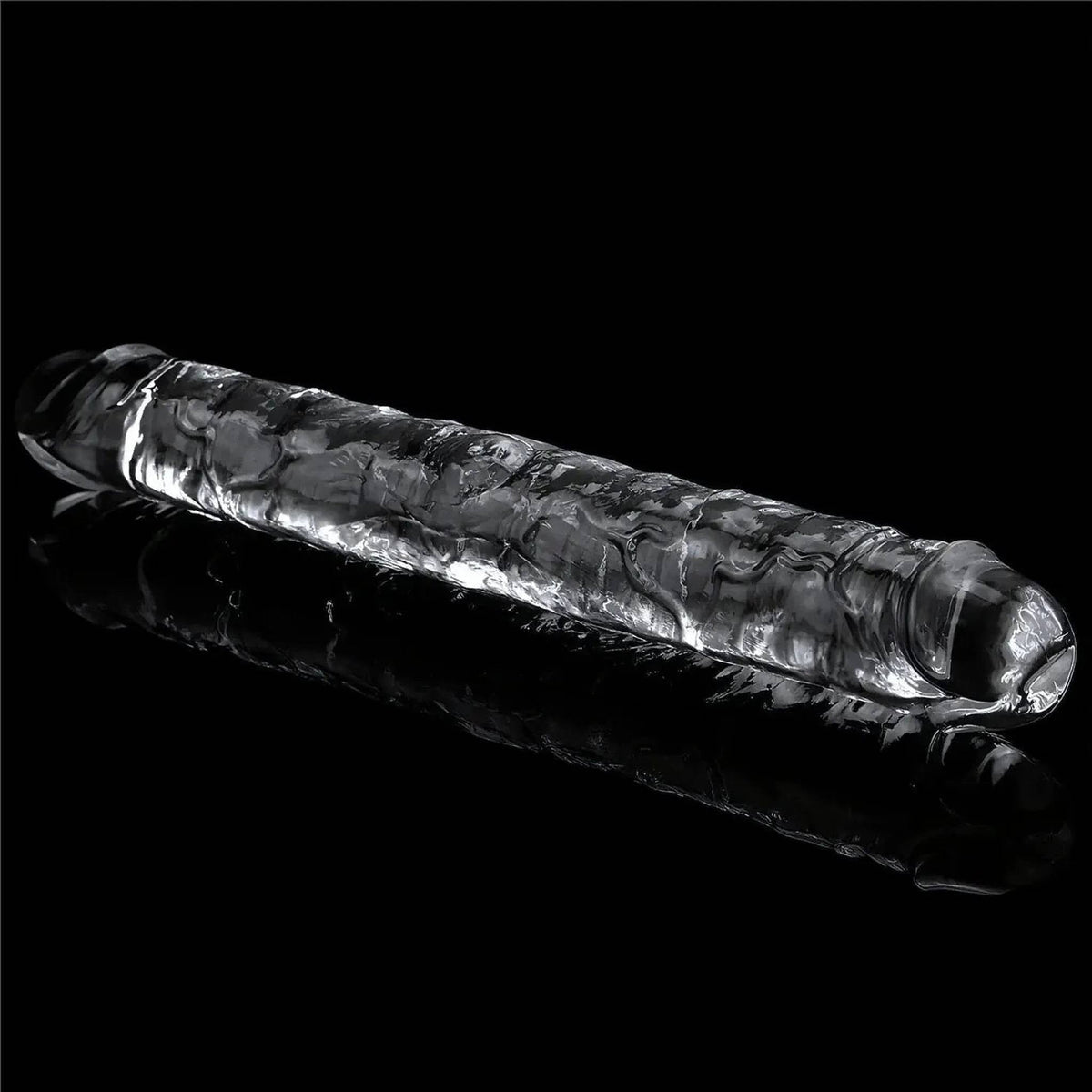 Vista laterale dildo trasparente TPE a due teste con superficie scolpita su sfondo nero