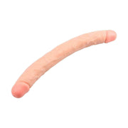 Doppio dildo in PVC rosa carne Chisa con curvatura morbida e due teste