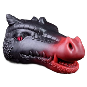 Masturbatore a forma di testa di drago nero e rosso in silicone con dettagli squame e bocca aperta