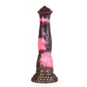 Vista frontale dildo Eric in silicone effetto marmo rosso e marrone