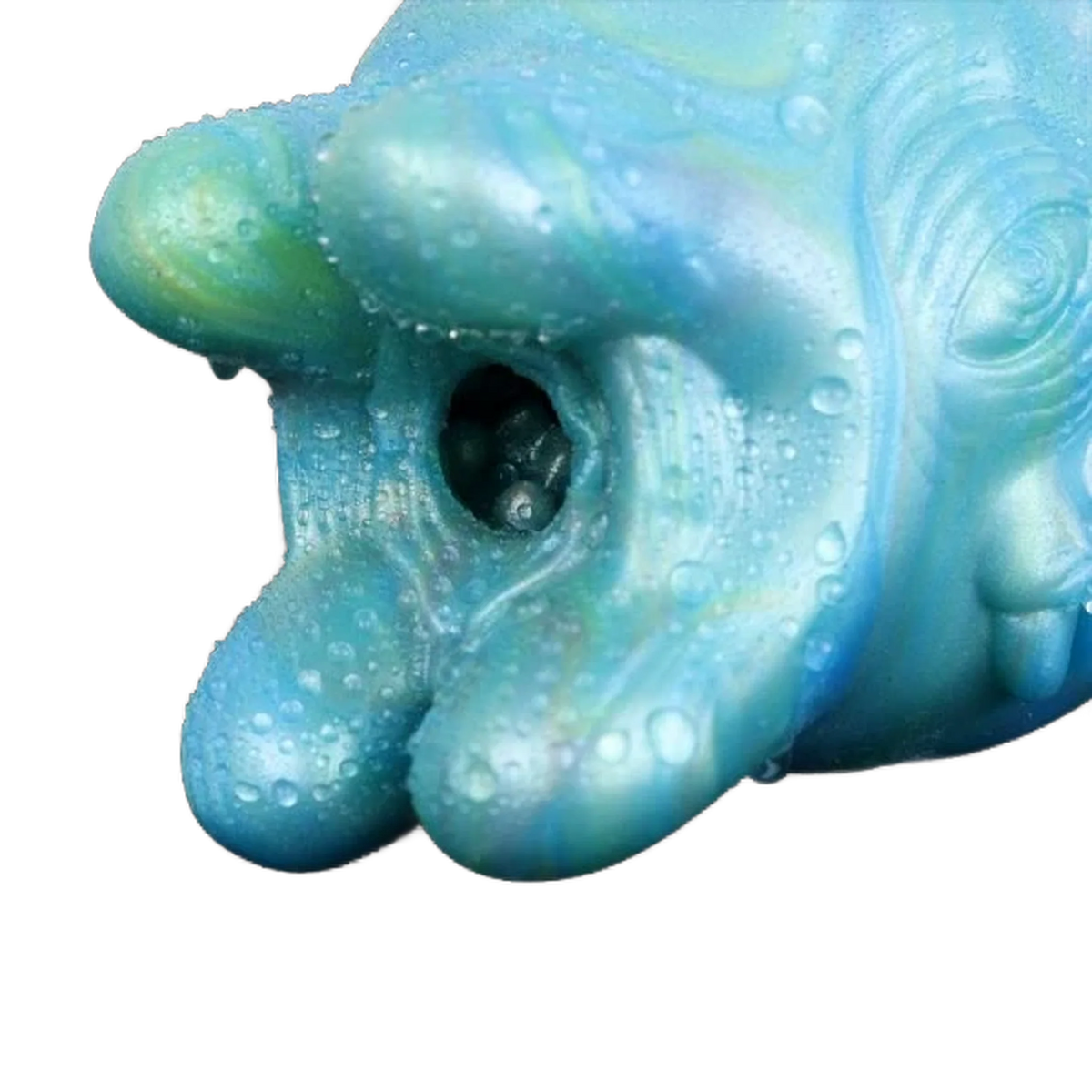 Primo piano apertura centrale e dettagli occhi sul masturbatore Evil Eye in silicone liquido iridescente blu-verde bagnato
