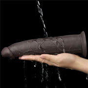 Dildo vibrante nero impermeabile in silicone tenuto sotto acqua corrente per dimostrazione waterproof