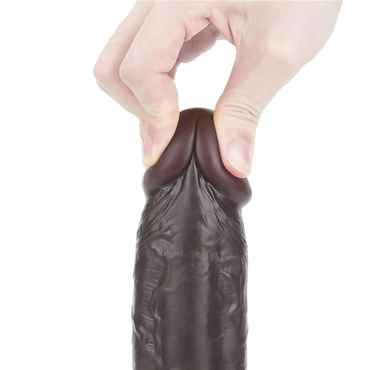 Primo piano punta dildo nero morbida e flessibile sotto pressione dita