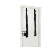 Fantasy Door Swing installata su porta bianca con sistema a tensione nero