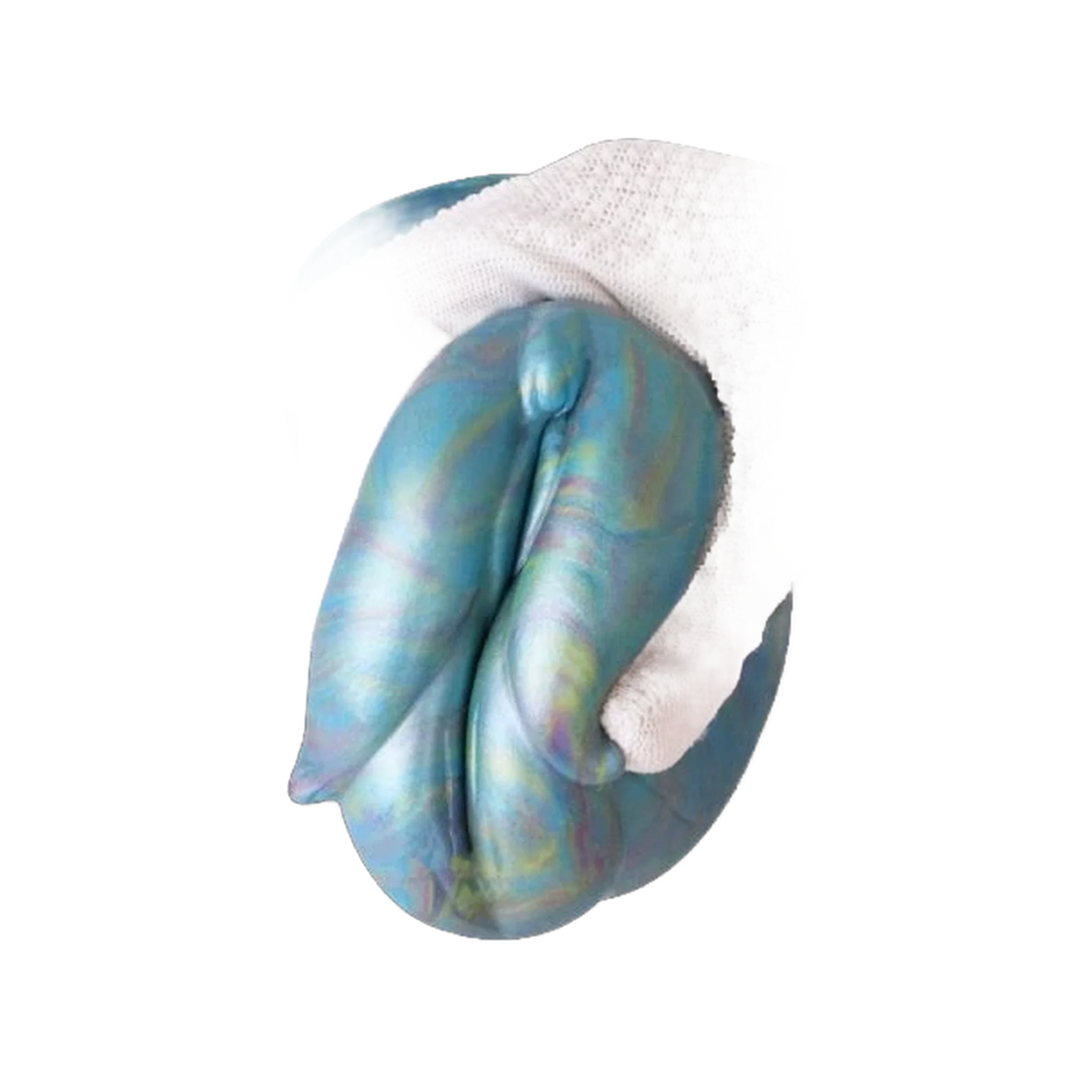Struttura organica petali silicone multicolore tenuta da guanto bianco
