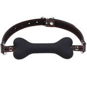 Collare pelle nera simmetrico con osso in silicone nero centrale