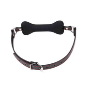 Collare in pelle nera con cuciture rosse e osso in silicone nero