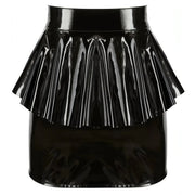 Dettaglio gonna nera wetlook con drappeggio e zip