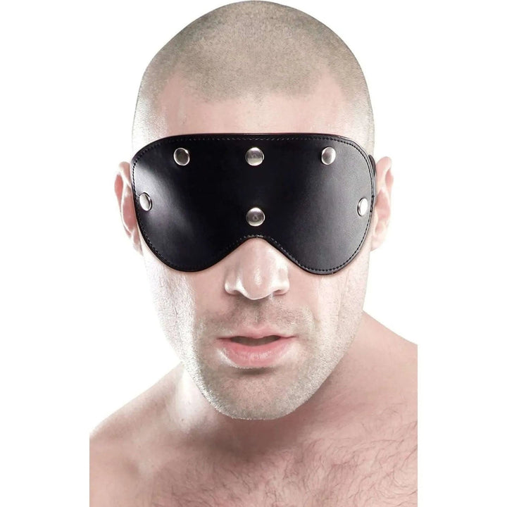 Maschera BDSM Heavy Duty nera in pelle con cinque borchie argentate vista frontale