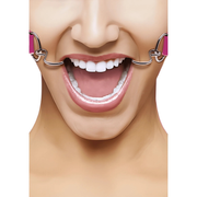 Hook Gag rosa con uncino metallico e cinghie in pelle indossato