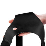 Dettaglio imbracatura strapon nera similpelle granulosa con cuciture precise