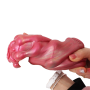 Masturbatore Jagged Bones rosa in silicone liquido con finitura iridescente e logo Magmara
