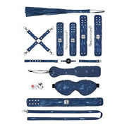 Kit BDSM 13 pezzi denim blu a disposizione piatta con frustino, croce Hogtie e finiture metalliche