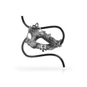 Maschera veneziana argento stile barocco vista laterale con ornamenti intagliati