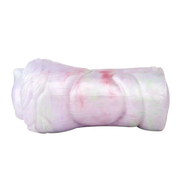 Masturbatore cilindrico traslucido venature rosa verde viola su sfondo bianco
