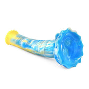 Dildo blu e giallo marbled Srepnia con testa floreale ondulata su sfondo bianco