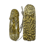 Dettaglio ovetto vibrante in silicone con motivo leopardato e telecomando abbinato