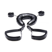 Vista dall'alto fascia per cosce smontata con manette, cinghie caviglie e anelli D metallici