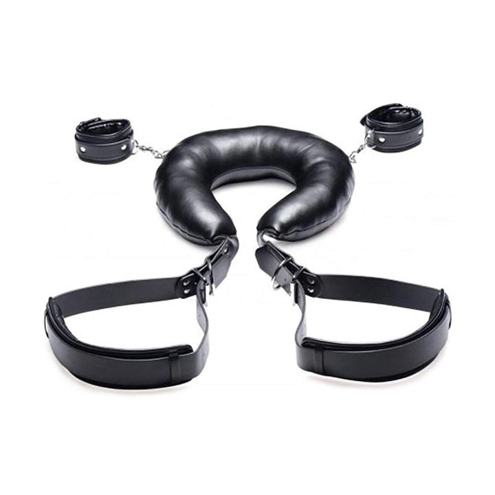 Vista dall'alto fascia per cosce smontata con manette, cinghie caviglie e anelli D metallici