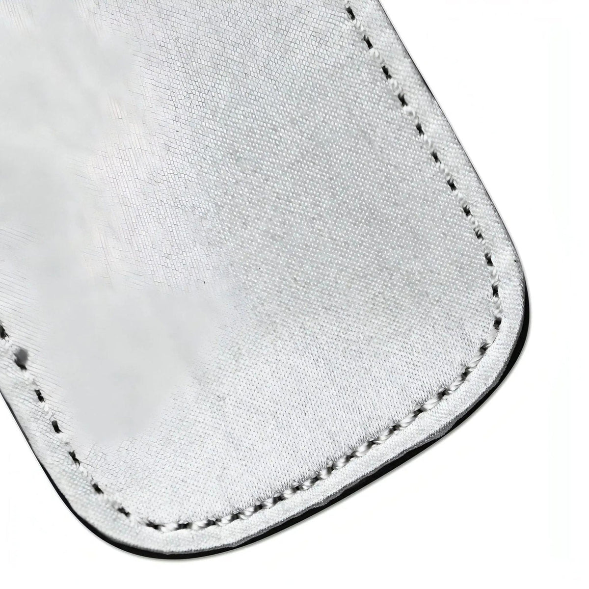 Paddle a doppia faccia argento lucido con cuciture bianche e texture granulosa