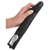 Vibratore nero You2Toys tenuto in mano per mostrare dimensioni reali e impugnatura ergonomica