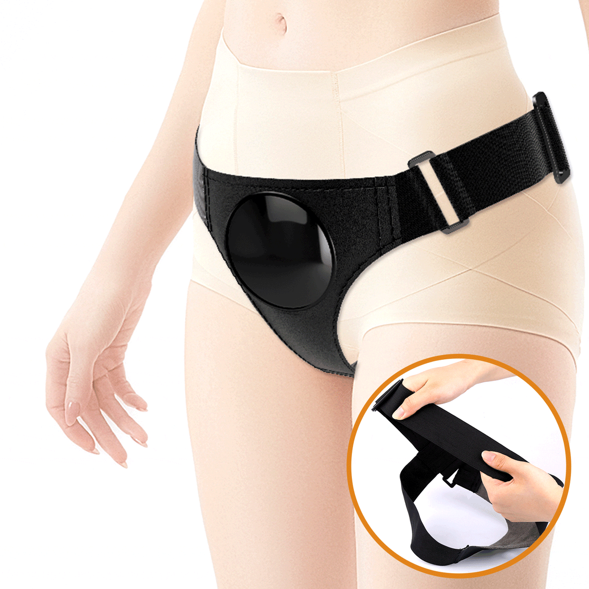Modella indossa imbracatura strap-on nera con cintura regolabile