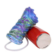 Dildo fantasia mucca in silicone liquido effetto marmo su base cilindrica rossa con tubo trasparente