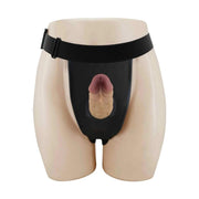 Strapon vuoto nero indossato su manichino con pene in silicone inserito verticalmente