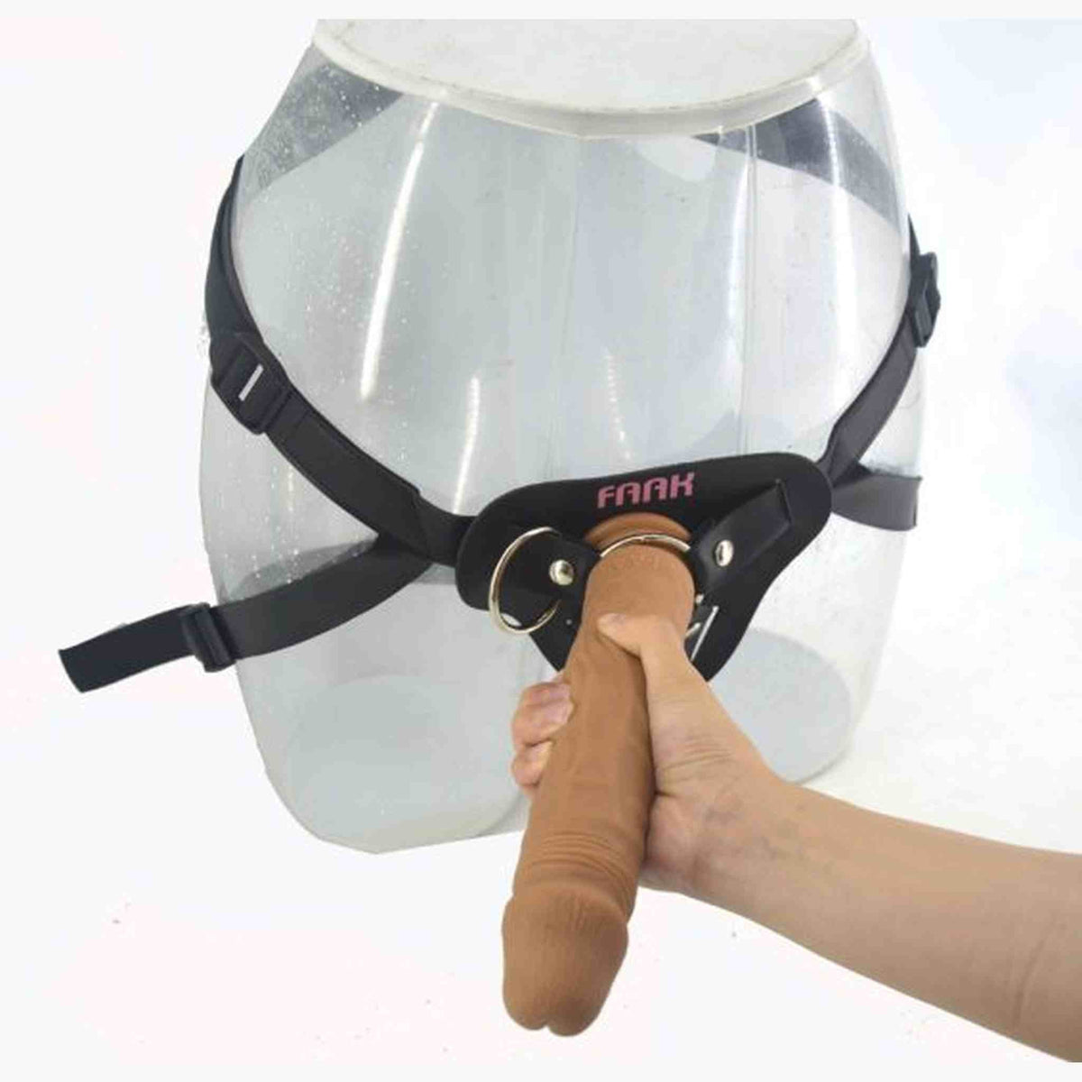 Dildo Strapons 24cm marrone tenuto verticale su supporto nero FNAK