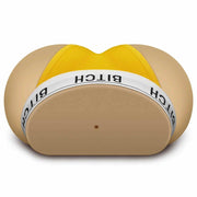 Masturbatore realistico glutei con perizoma giallo scritta Bitch vista posteriore