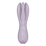 Vibratore viola Satisfyer Threesome 2 con tre appendici e controllo pulsanti vista frontale
